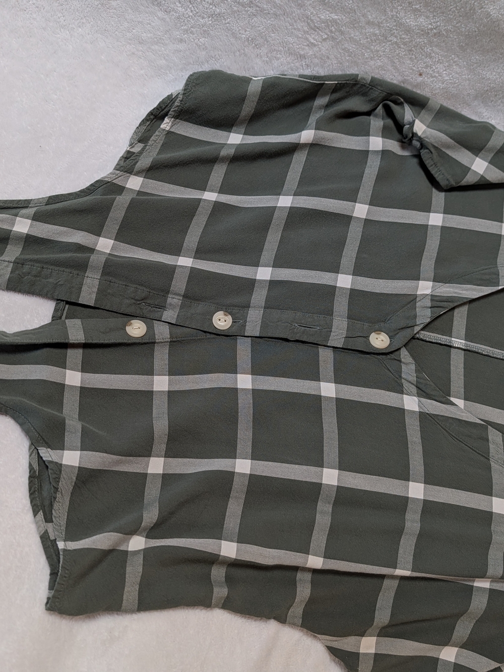 Universal Thread Women's Olive Green  Button-Down Shirt With Tie At Waist